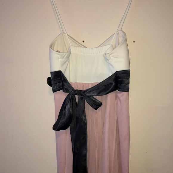 A dress for any occasion - Picture 3 of 3